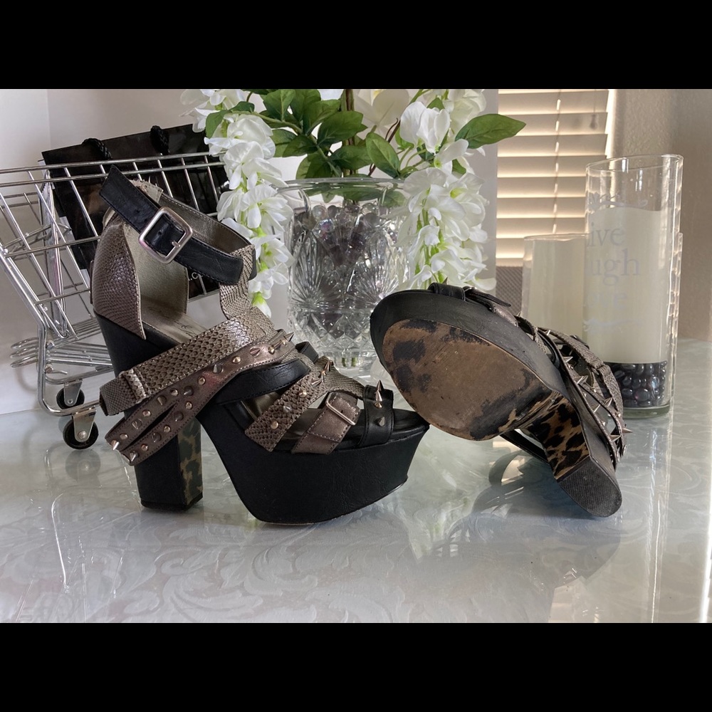 Heels - Picture 2 of 4